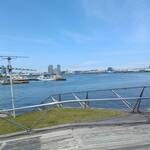 Gentle Australian couple enjoyed not only west Tokyo, but also Yokohama port.